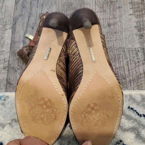 Heels - Picture 4 of 4